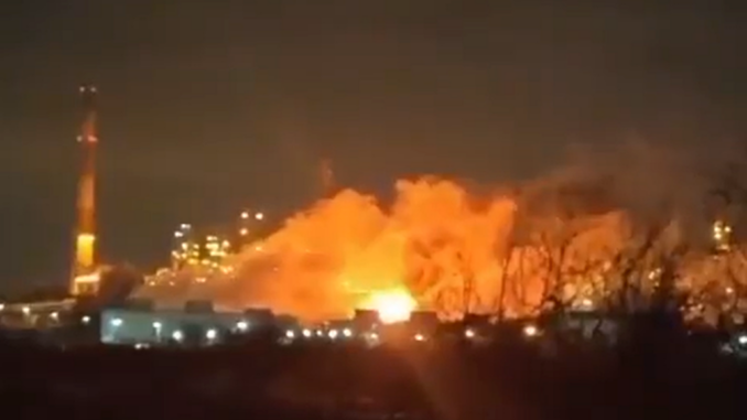 Incendio en una refinería rusa tras un ataque con drones ucranianos