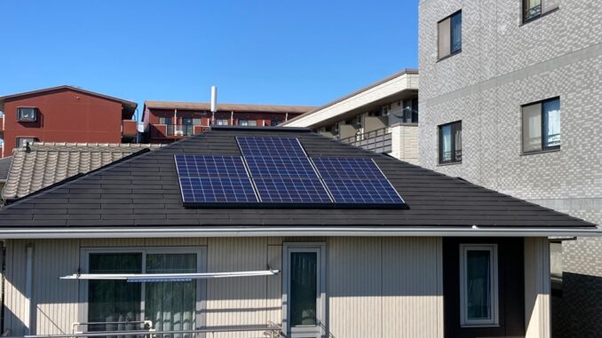 Panel solar en vivienda