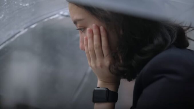 Shiori Ito en su documental Black Box Diaries, nominada al Premio Oscar en la categoría de Mejor Documental Largo. (imagen tráiler)
