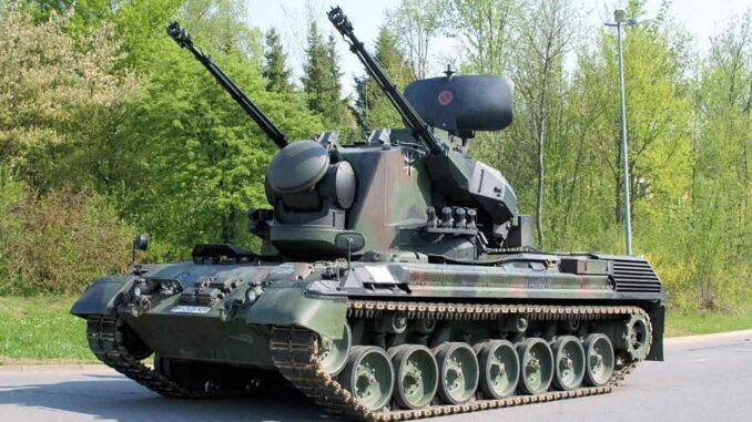 Tanque antiaéreo Gepard que Alemania entregó a Ucrania
