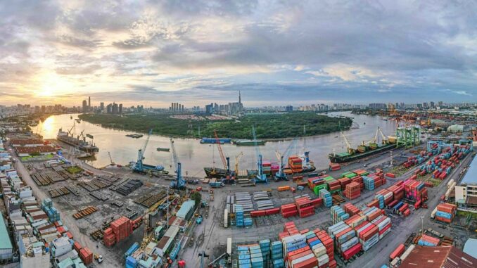 Puerto de Saigon, uno de los tres mayores de Vietnam