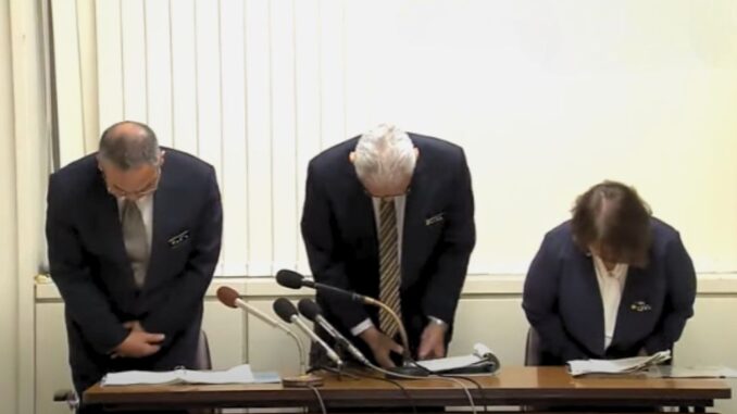 Rueda de prensa del gobierno de Naha, disculpas por los cobros excesivos de alquiler en viviendas públicas. (RBC)