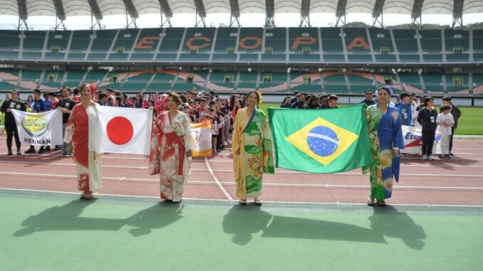 Ceremonia de apertura de los Juegos en el estadio ECOPA en Shizuoka