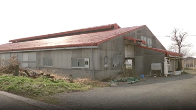 El establo en Maebashi, donde ocurrió el intento de asesinato (JNN)