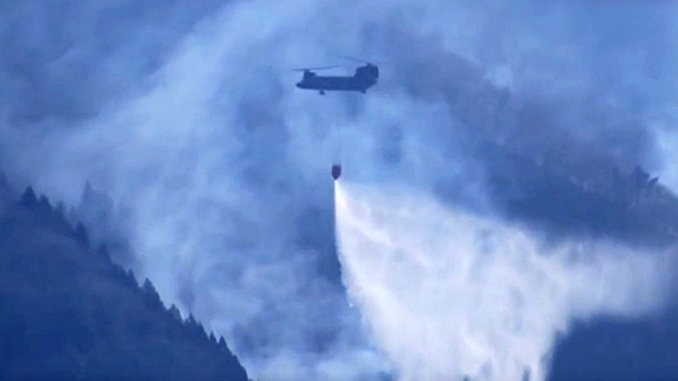 Helicópteros de las Fuerzas de Autodefensa participan en labores de extinción del fuego