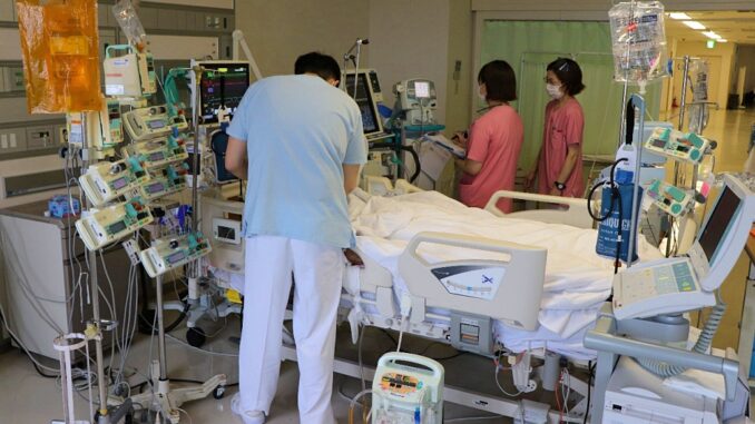 Los hospitales japoneses enfrentan problemas por la inflación y el aumentos de los costos. En la imagen unidad médica en Hakodate