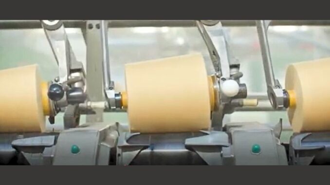 Producción de hilos en la fábrica de Kurabo, un proceso clave en la industria textil.