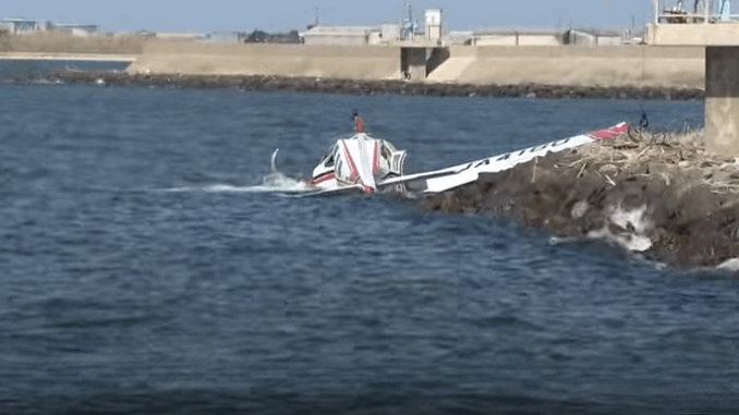 Avioneta caída en el lago Nakaumi tras un aterrizaje de emergencia