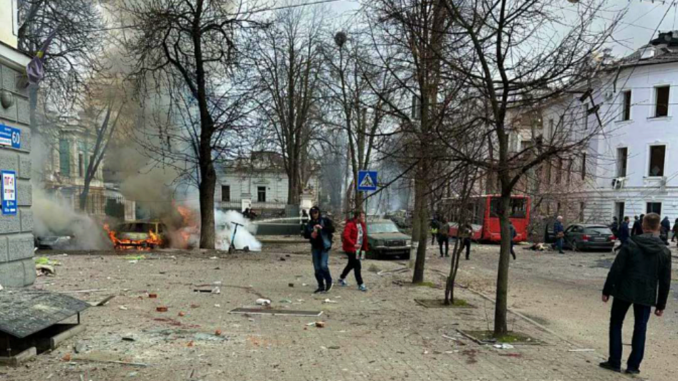 Bombardeo sobre Sumy. La gente se desplazaba a la iglesia