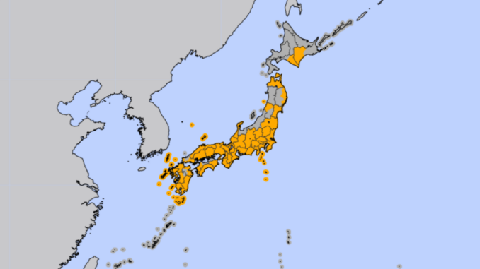 El color naranja indica las zonas soleadas en Japón para este lunes