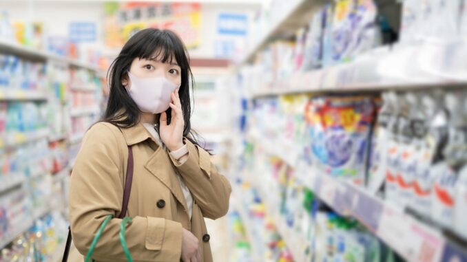 Una mujer sola puede ser seguida desde la tienda de conveniencia. Cuidado - 2