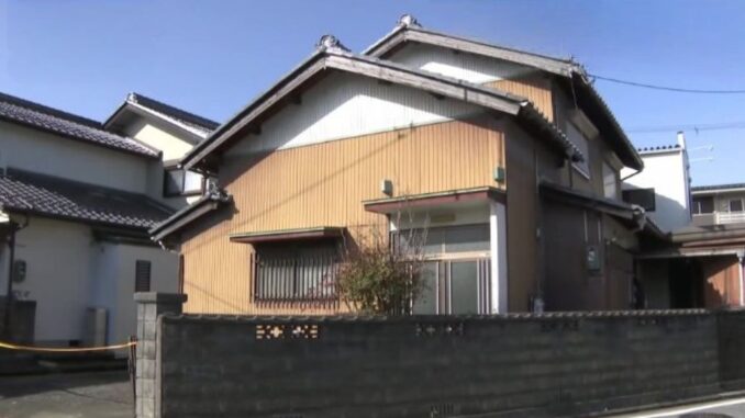 Vivienda en Nagahama, Shiga, donde fue encontrado el cadáver en un congelador.