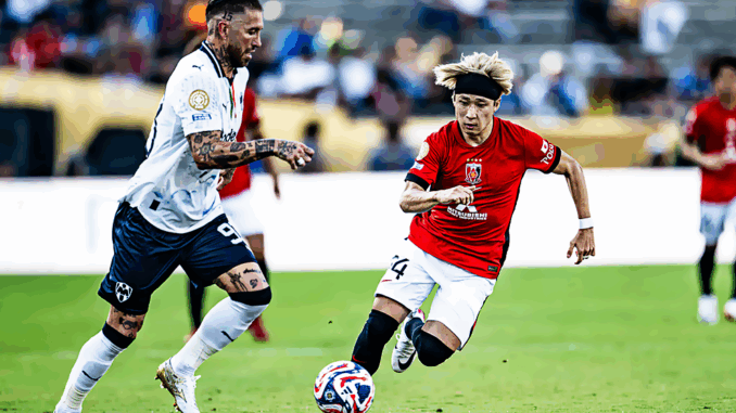 El español Sergio Ramos defendiendo a Rayados ante Urawa