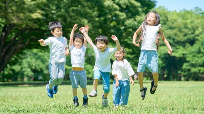 El gobierno japonés recomienda que los jueguen en espacios abiertos tanto como sea posible.(Foto coji_coji_ac)