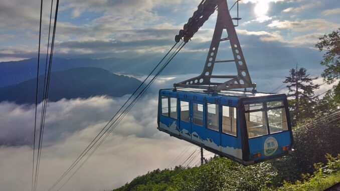Una góndola del teleférico Daisetsuzan Sounkyo Kurodake en Hokkaido