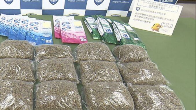 Marihuana incautada por Aduanas de Nagoya, oculta en bolsas de alimento para perros.