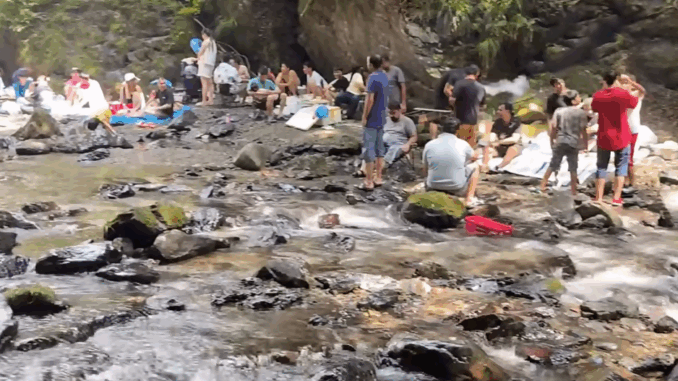 Asiáticos señalados por dejar basura en las montañas de Kiryu
