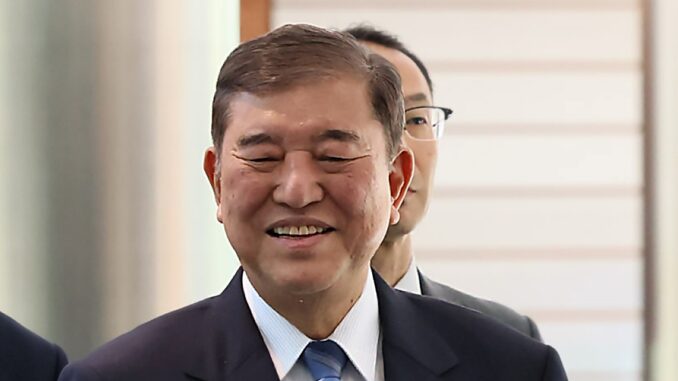 Ishiba sonriendo
