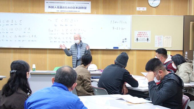 Una clase de japonés para extranjeros en la ciudad de Hikari, prefectura de Yamaguchi