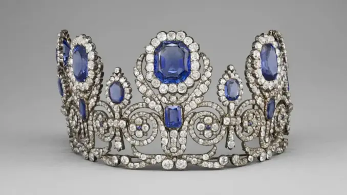 Diadema de diamantes y zafiros robado del Louvre
