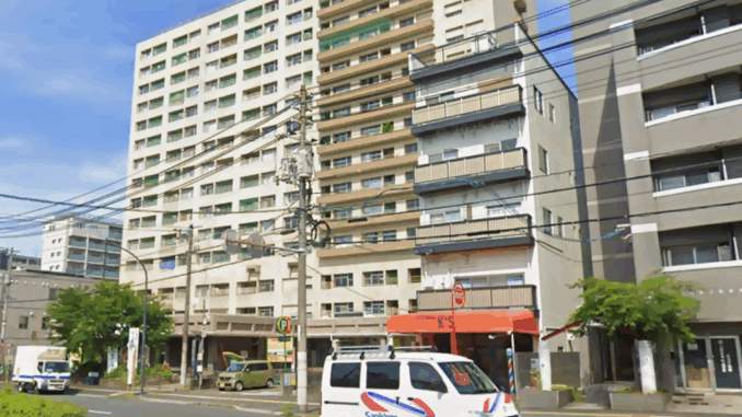 Edificio donde ocurrió la muerte de la mujer vietnamita