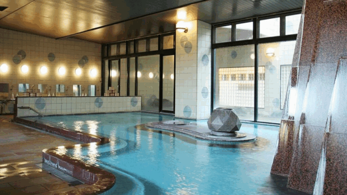 Hotel con aguas termales comprado por chinos en Yamanashi