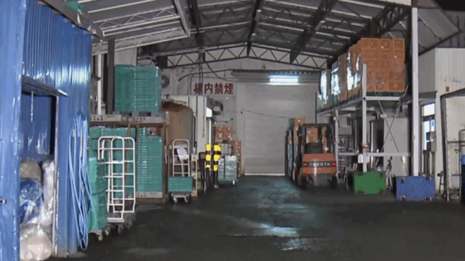 Una de las entradas a la planta de alimentos preparados Atlas